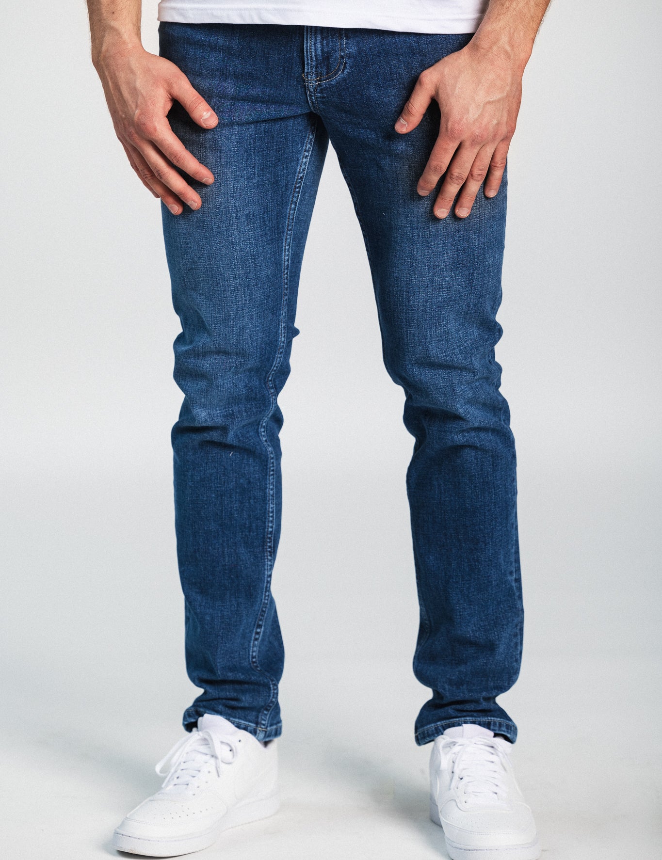 Mackane_clothing_andrea_nicolotti_farkut_luxury_jeans_marinewhite_regular_fit.jpg