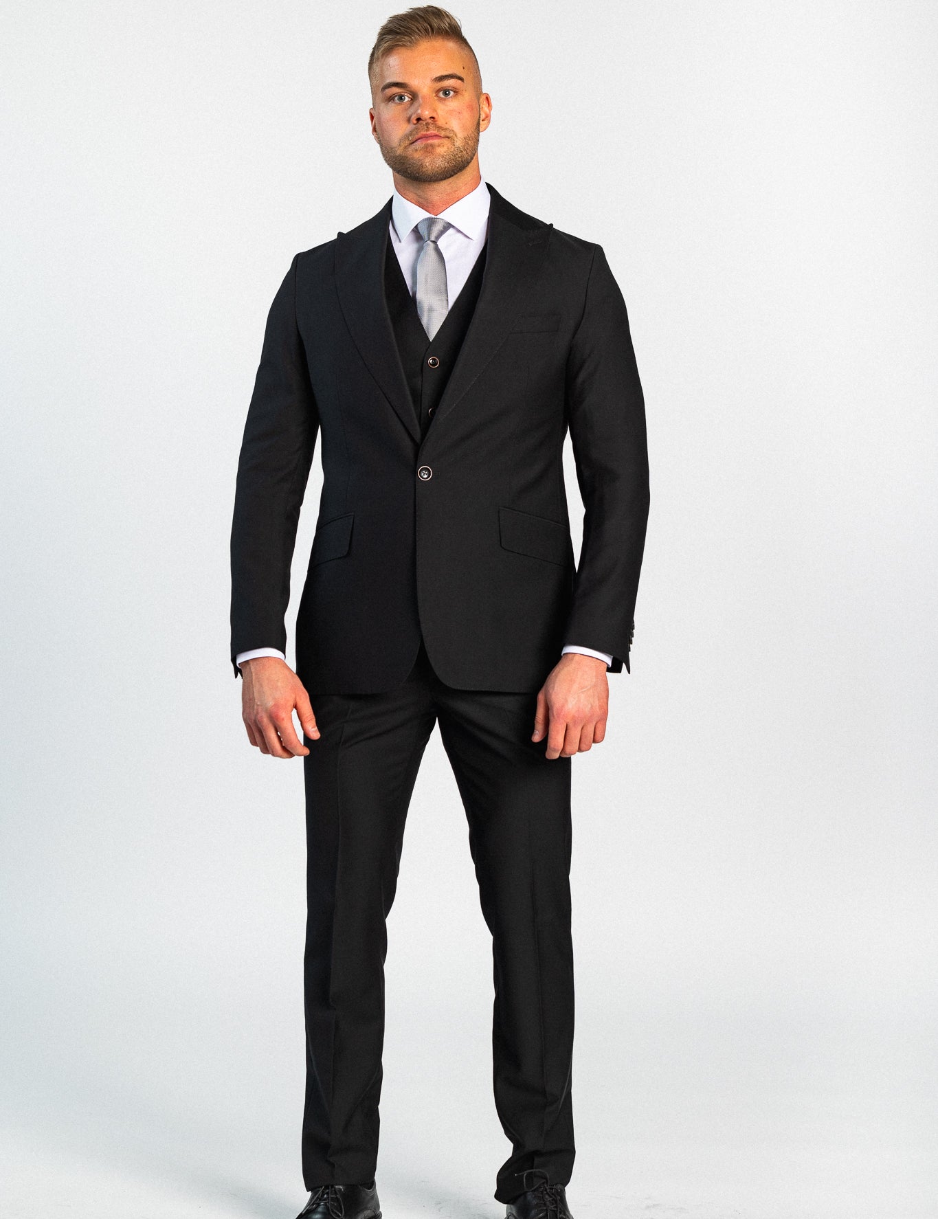Mackane_clothing_musta_puku_suit_efendi_malli.jpg