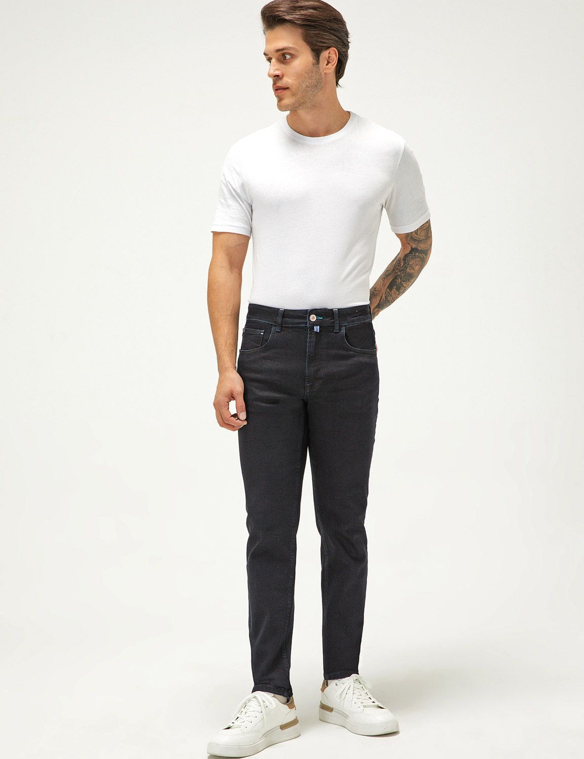 Mackane clothing jeans front view, dark blue