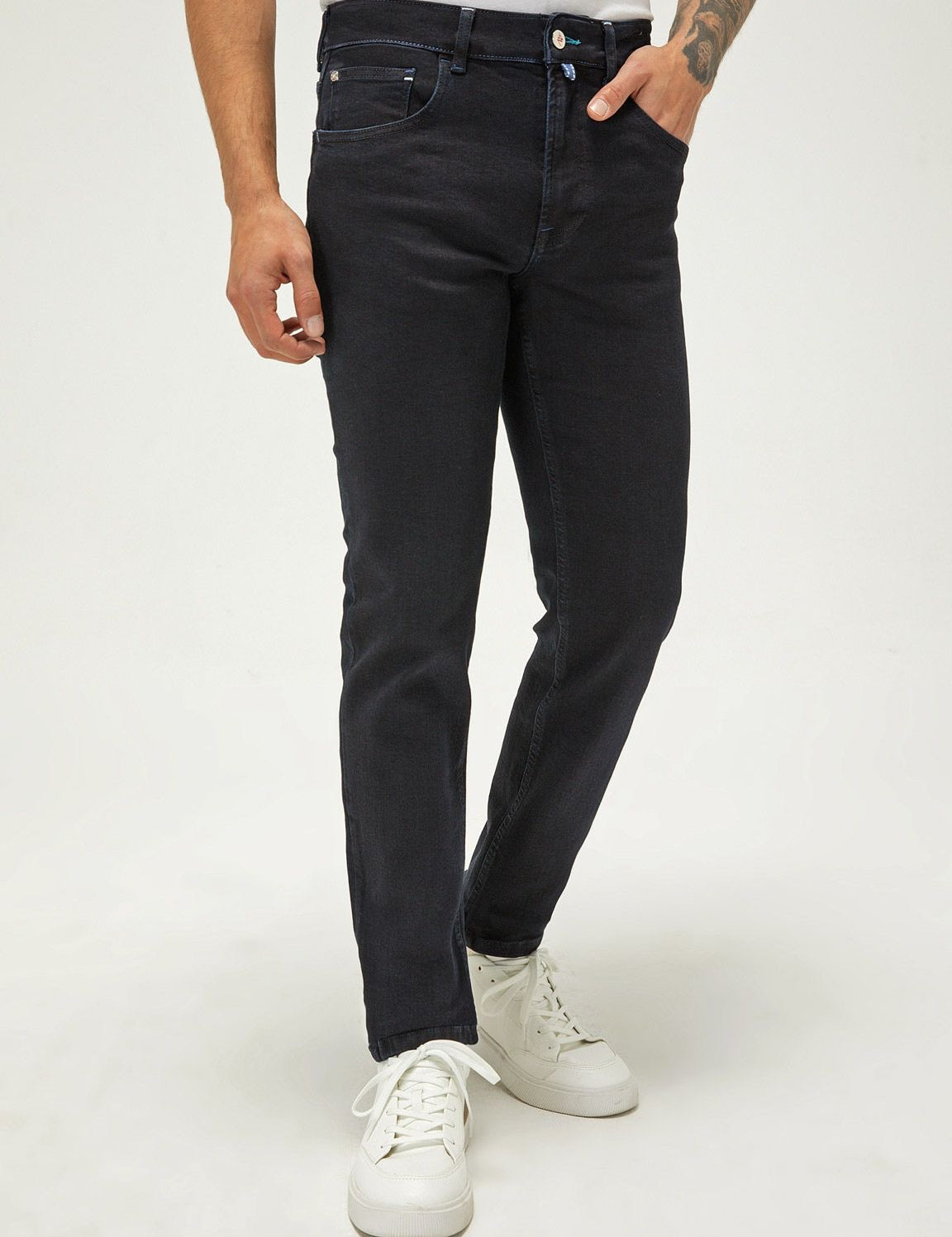 Mackane clothing jeans front view, dark blue